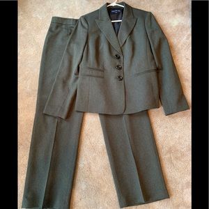 Evan-Picone 2 Piece Suit - Blazer and Pants